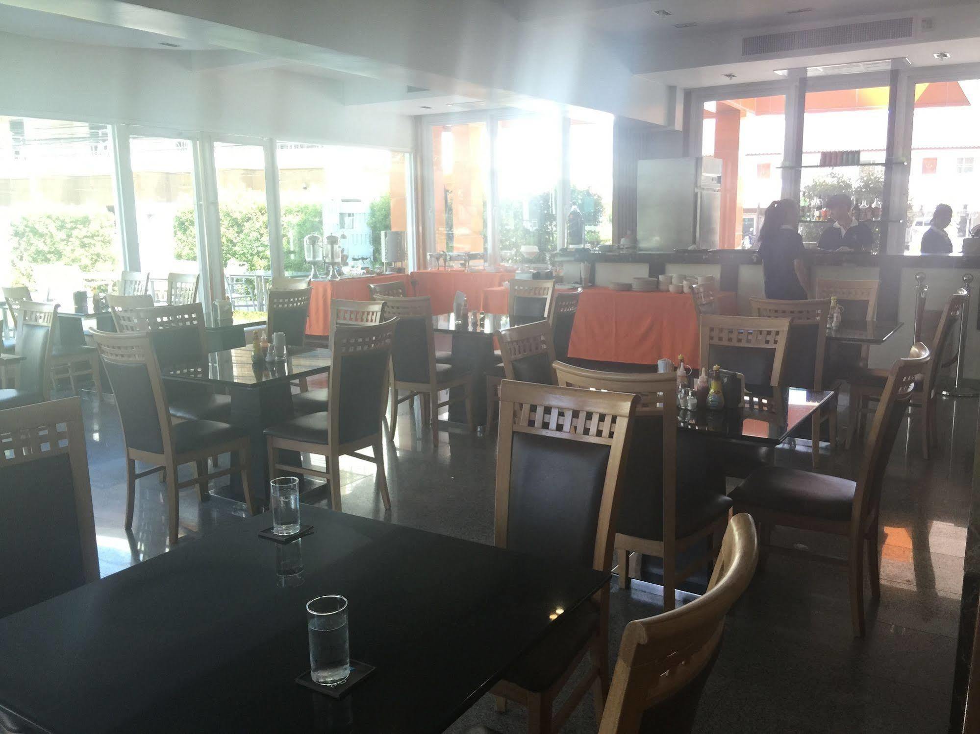 Marsi Pattaya Hotell Exteriör bild