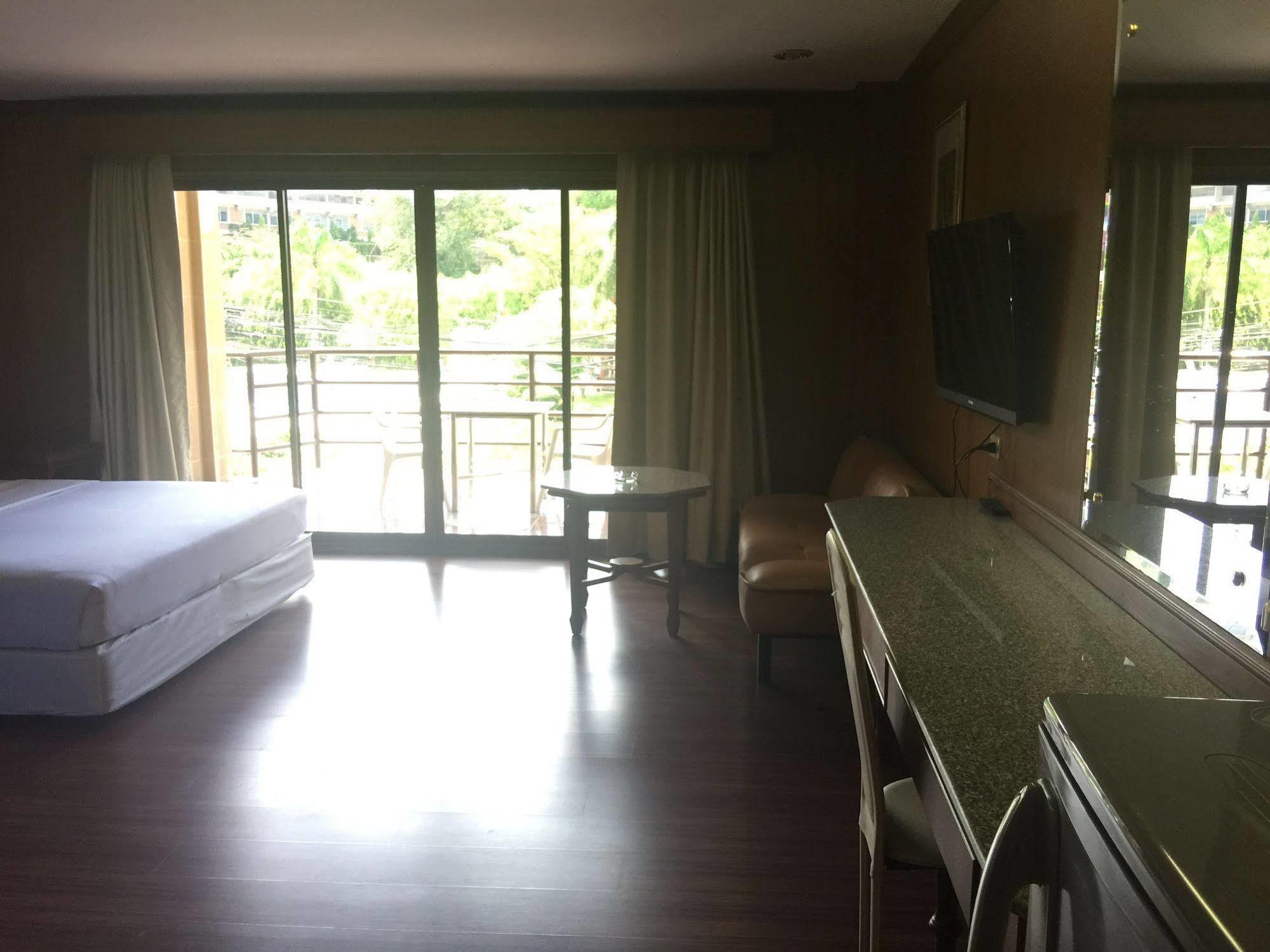 Marsi Pattaya Hotell Exteriör bild