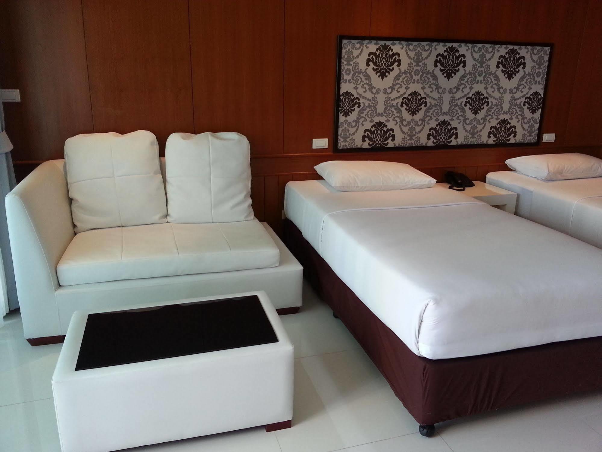 Marsi Pattaya Hotell Exteriör bild
